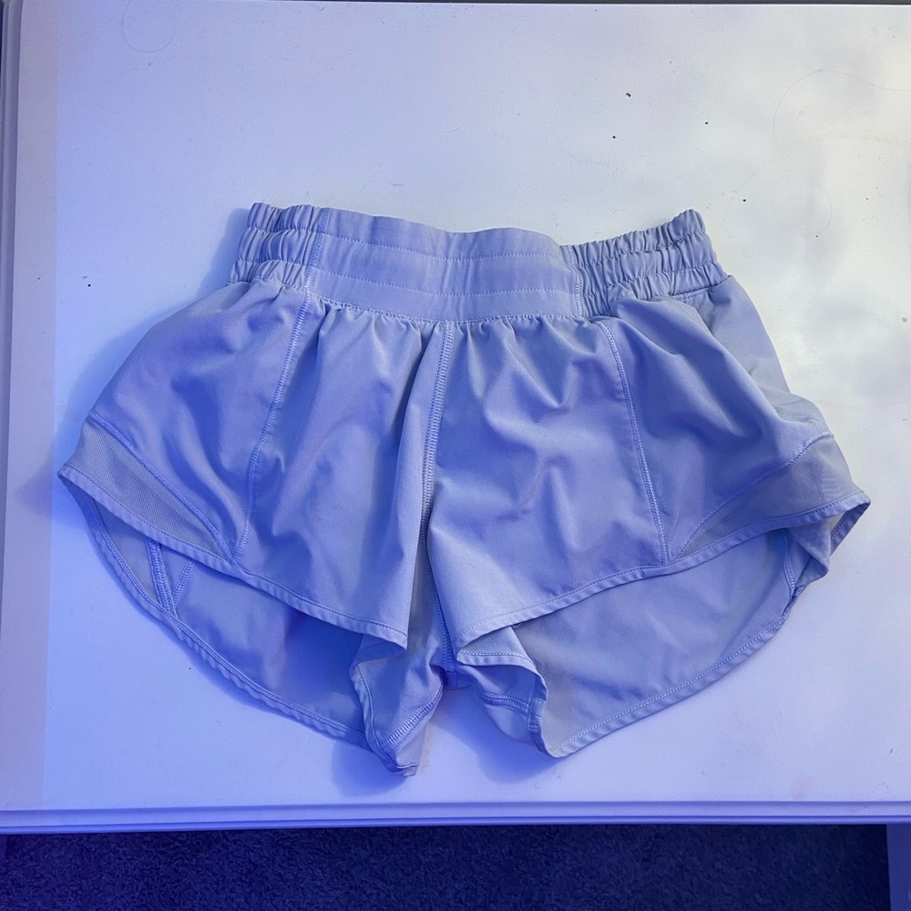 lululemon hotty hot 2.5 inch shorts